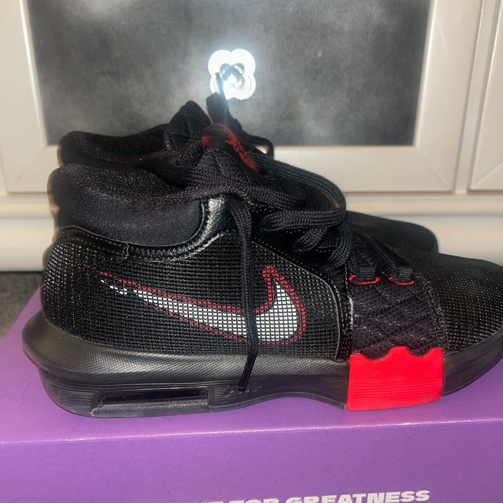 LeBron James Witess VIII size 11